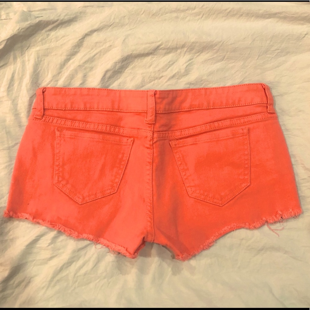 REFUGE Ladies frayed Denim Jean Shorts color: coral Size8 excellent cond - Picture 3 of 4